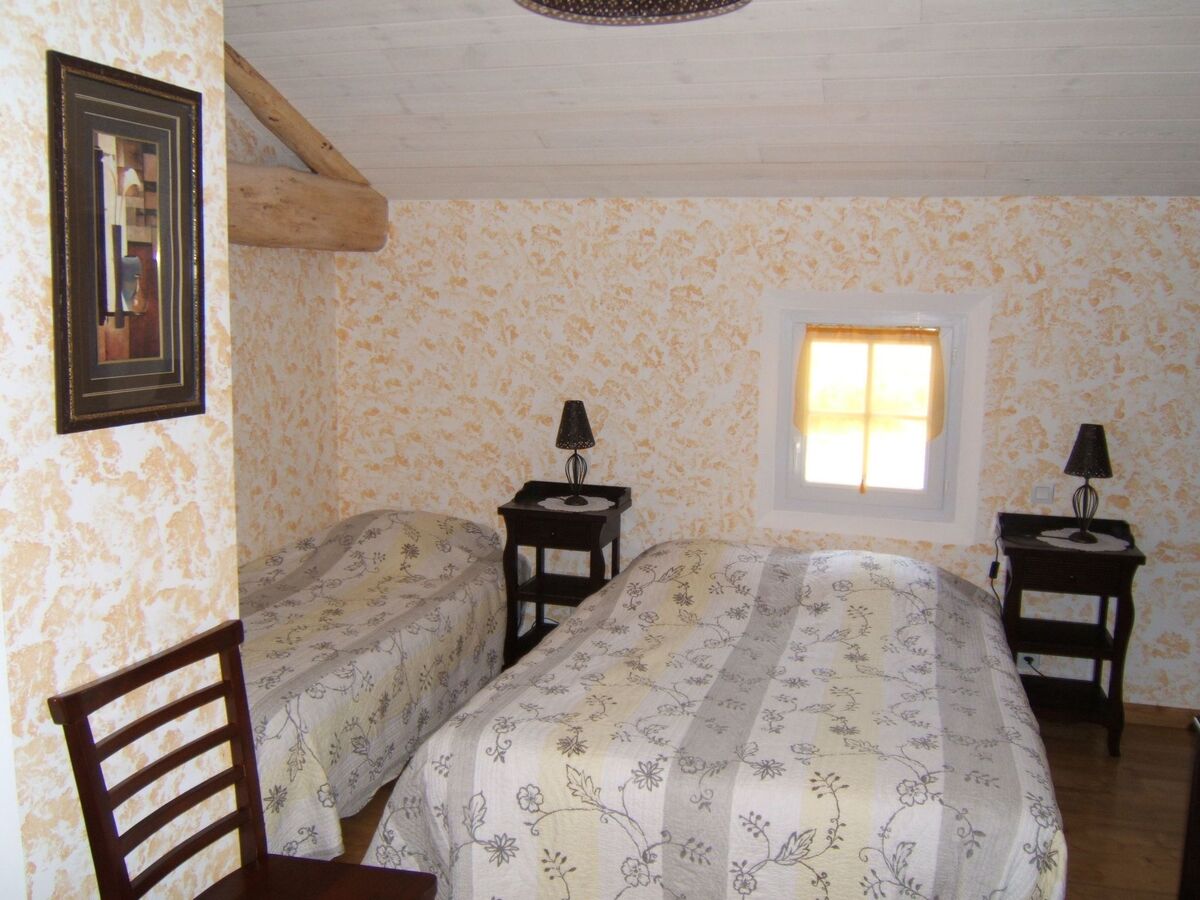 Chambre familiale 5 pers. en bergerie 18e siècle - Photo 3