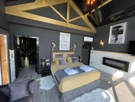 Lodge Noire et Or à Eymet – Spa privatif : photo 2
