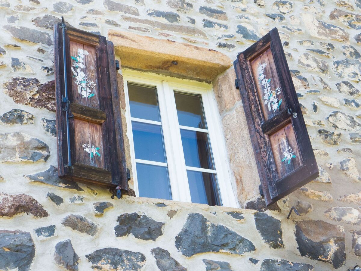 Ancien pigeonnier en pierre de lave, vue vallée de l'Allier - Photo 21