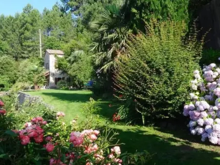 Mas Saint-Esprit : maison 7 chambres, piscine et histoire en Ardèche : photo 27