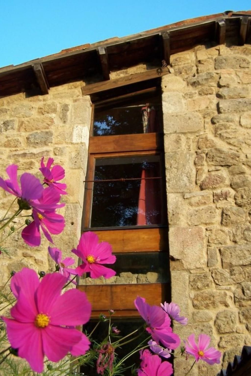 Maison en pierre du XIVe siècle à Gluiras, vue vallée de la Glueyre - Photo 2