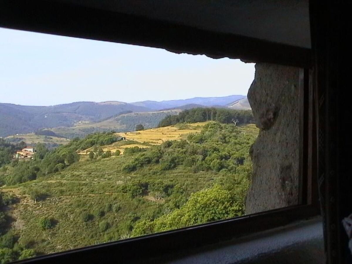 Maison en pierre du XIVe siècle à Gluiras, vue vallée de la Glueyre - Photo 16