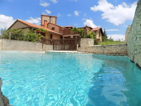 Location maison à Justiniac, Die Unterkunft für zwei bis sechs Personen, Schwimmbad, Bouleplatz, Spa, Tennis