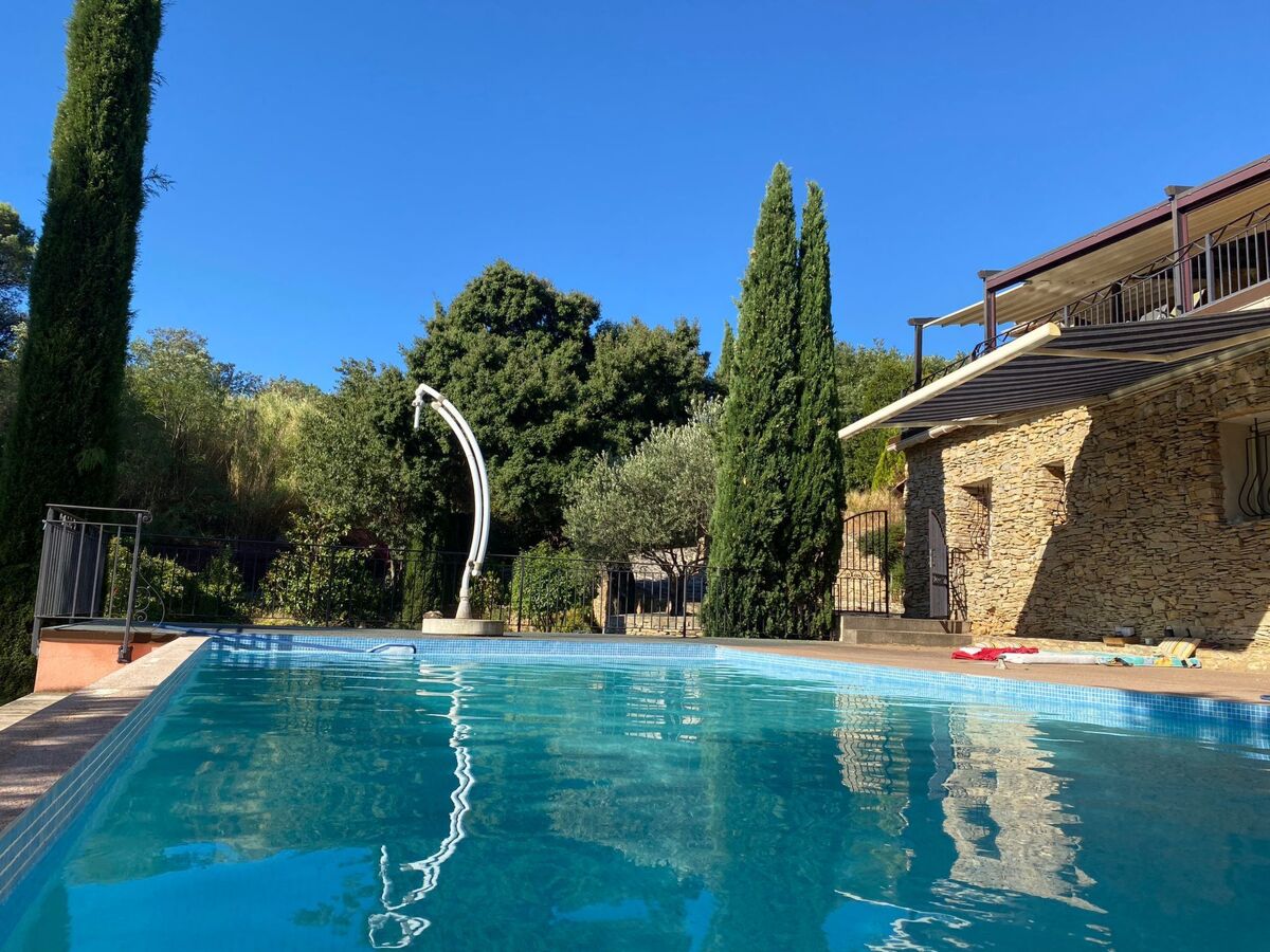 Villa 5 chambres avec piscine débordement à Bagnols-sur-Cèze - Photo 1
