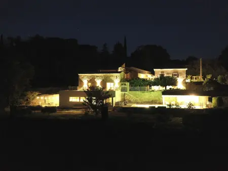 Gîte Maison Carrée à Cavillargues, piscine privée : photo 2