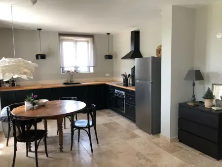 Gîte Maison Carrée à Cavillargues, piscine privée : photo 6