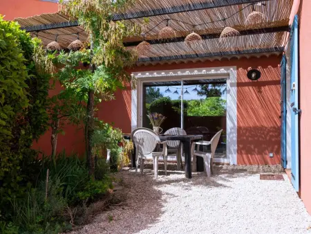 Les Amandiers, maison 2 chambres avec piscine à Aups : photo 3