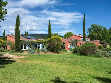 Location maison à Aups, Le mas de lAven Unterkunft le mûrier