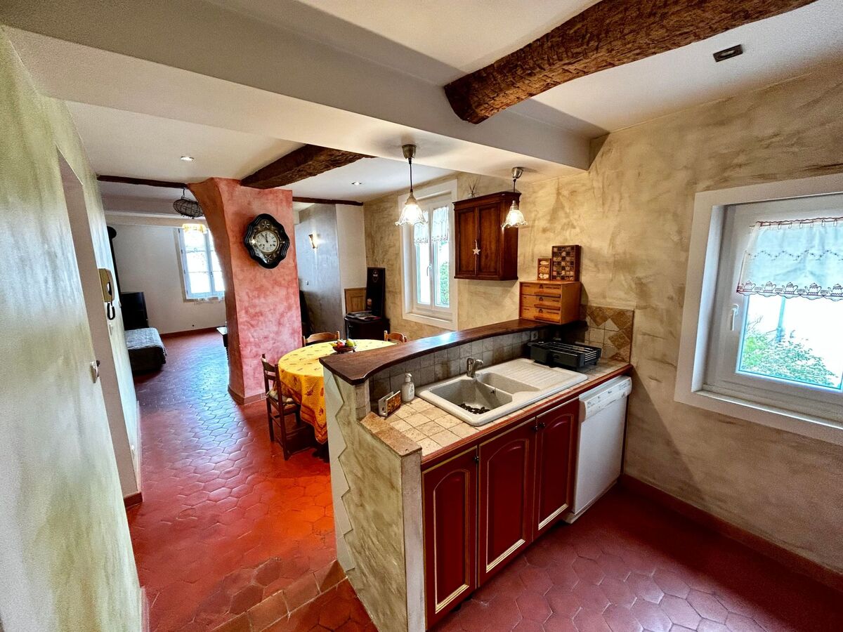Appartement rustique à Allemagne-en-Provence, poêle à pellets - Photo 2