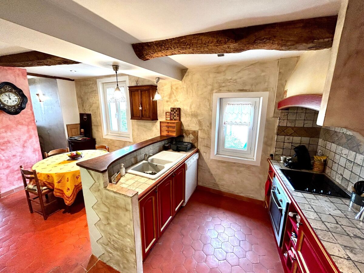 Appartement rustique à Allemagne-en-Provence, poêle à pellets - Photo 4
