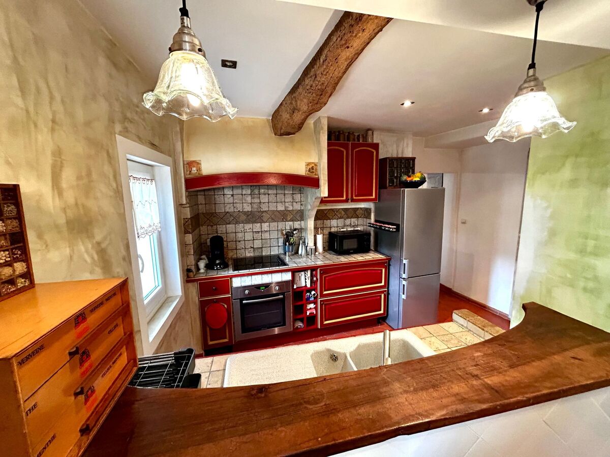 Appartement rustique à Allemagne-en-Provence, poêle à pellets - Photo 5