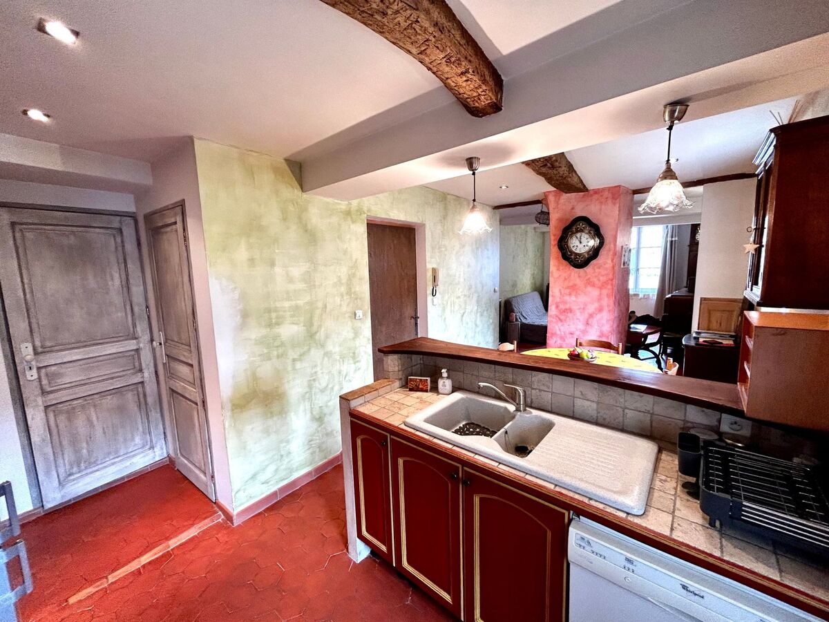 Appartement rustique à Allemagne-en-Provence, poêle à pellets - Photo 6