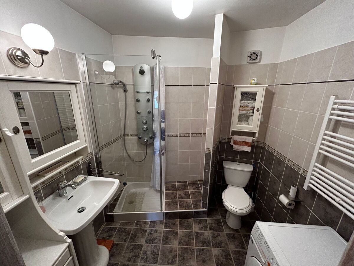 Appartement rustique à Allemagne-en-Provence, poêle à pellets - Photo 9