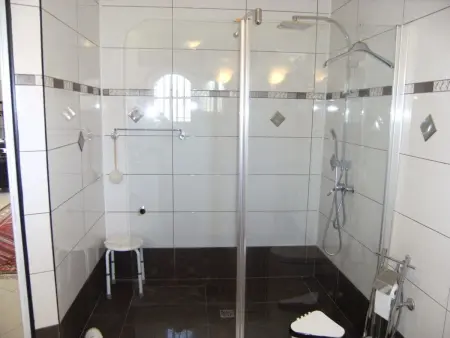 Appartement 120m² vignobles Bandol, vue baie et calanques : photo 9