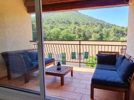 Location maison à Le Pradet, im Herzen eines Weinguts, Terrasse und Balkon mit Bergblick, Schwimmbad