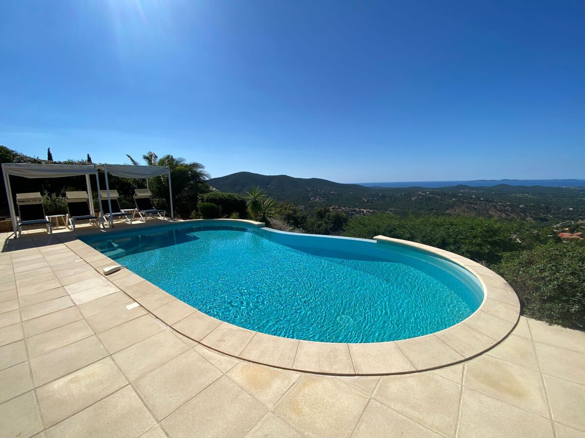 Villa contemporaine 250 m², piscine chauffée et vue Îles d'Or - Photo 2