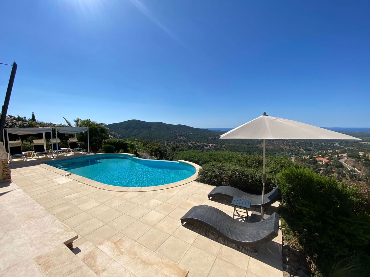 Villa contemporaine 250 m², piscine chauffée et vue Îles d'Or - Photo 3