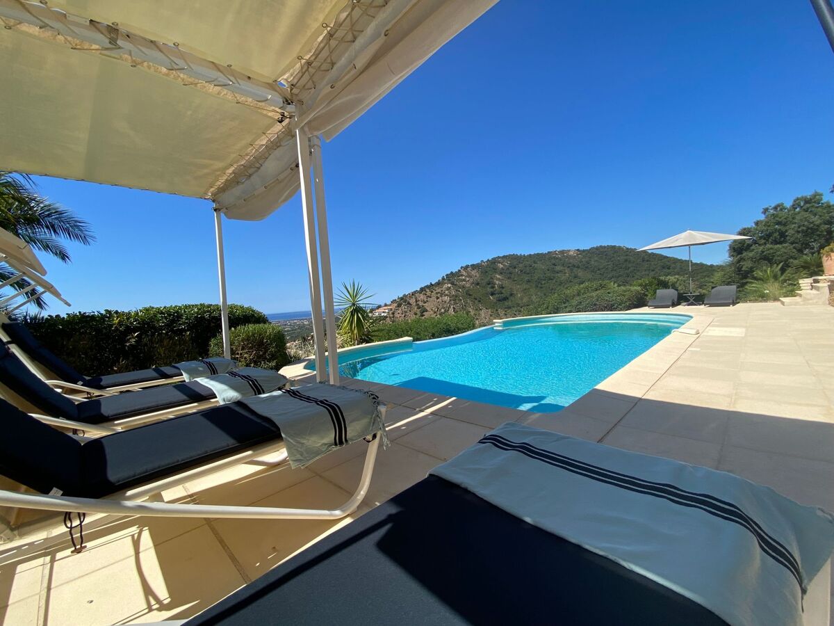 Villa contemporaine 250 m², piscine chauffée et vue Îles d'Or - Photo 6
