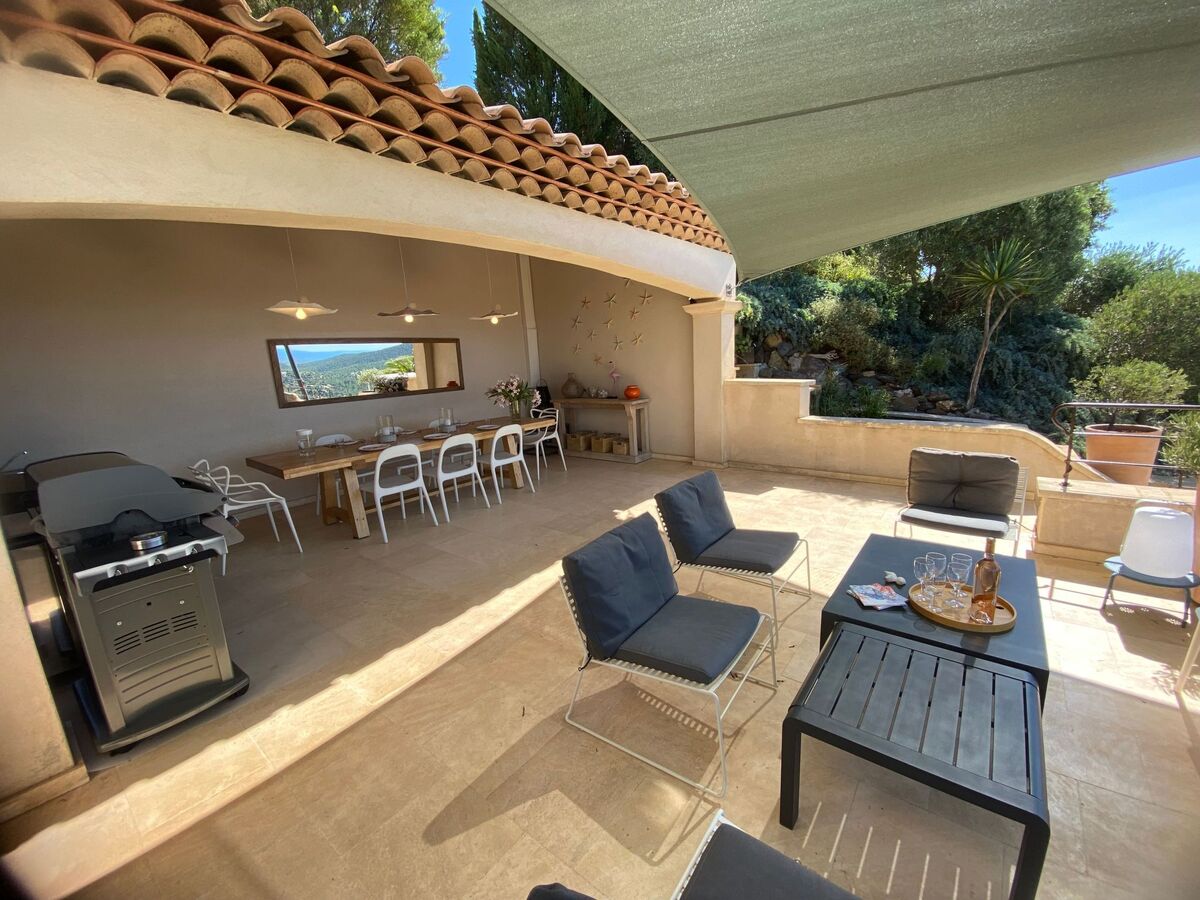 Villa contemporaine 250 m², piscine chauffée et vue Îles d'Or - Photo 9