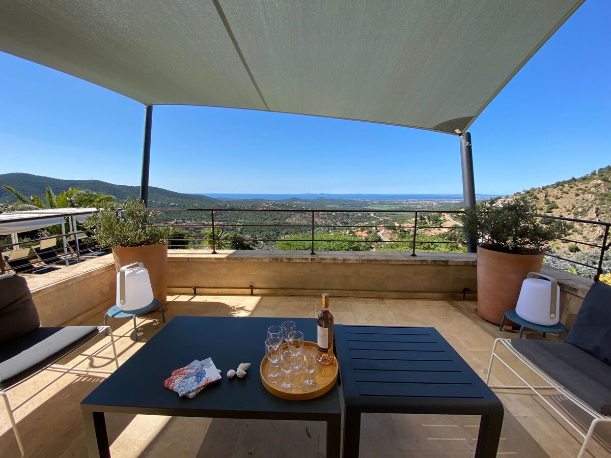 Villa contemporaine 250 m², piscine chauffée et vue Îles d'Or - Photo 11