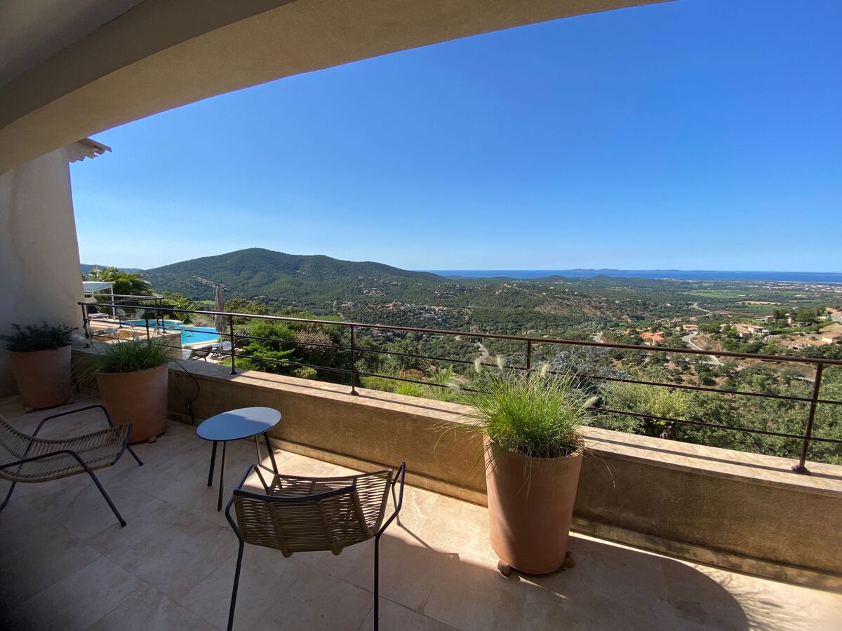 Villa contemporaine 250 m², piscine chauffée et vue Îles d'Or - Photo 18