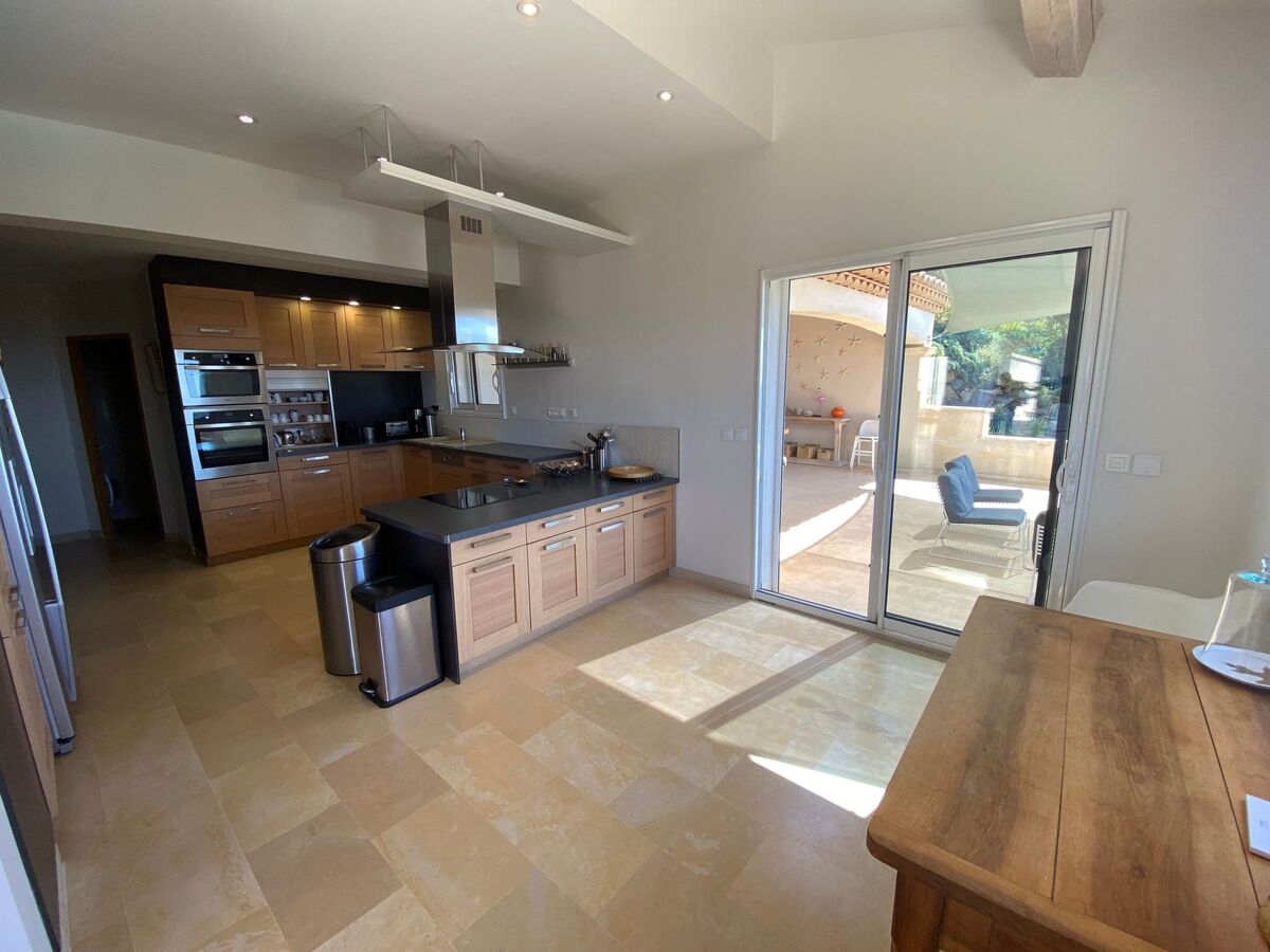 Villa contemporaine 250 m², piscine chauffée et vue Îles d'Or - Photo 21