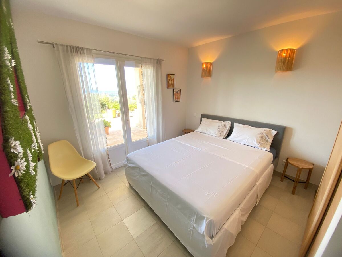 Villa contemporaine 250 m², piscine chauffée et vue Îles d'Or - Photo 27