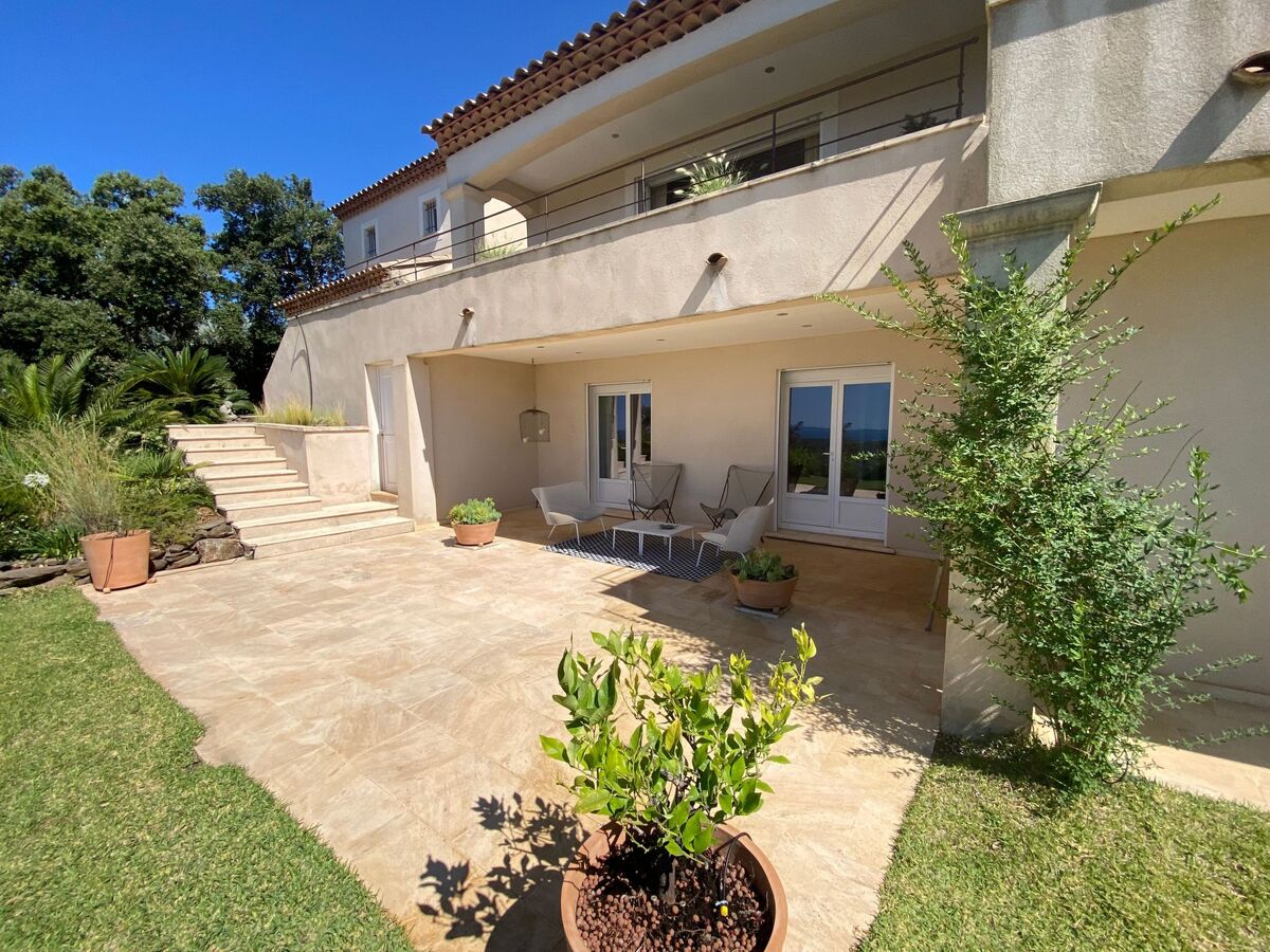 Villa contemporaine 250 m², piscine chauffée et vue Îles d'Or - Photo 38