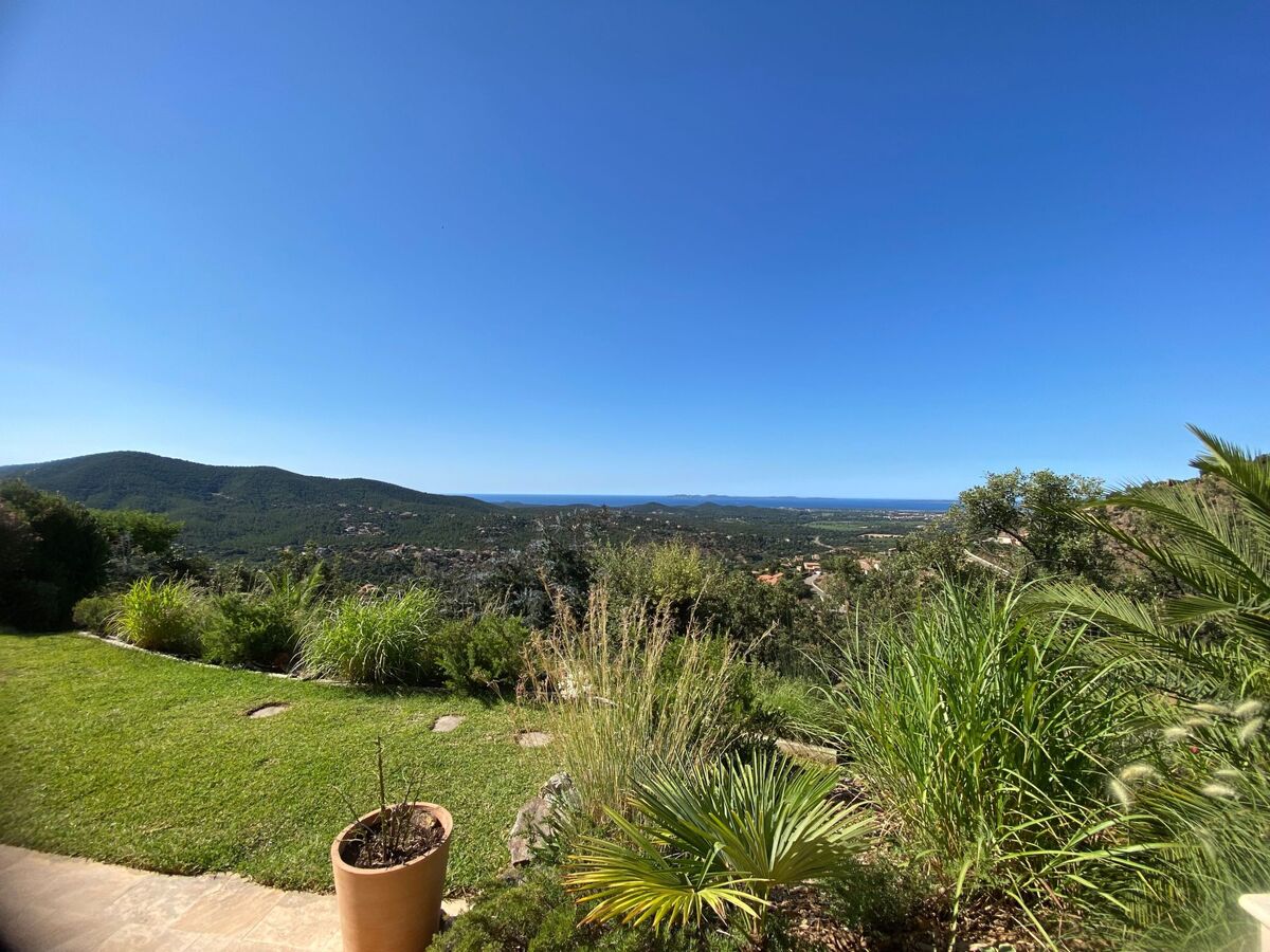 Villa contemporaine 250 m², piscine chauffée et vue Îles d'Or - Photo 39