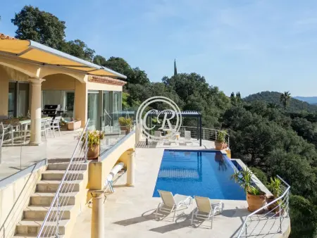 Villa avec piscine à débordement et vue mer à La Londe Les Maures : photo 5