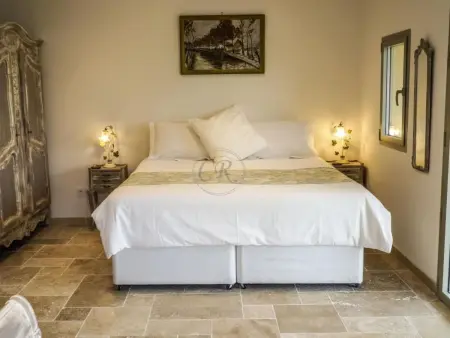 Villa avec piscine à débordement et vue mer à La Londe Les Maures : photo 10
