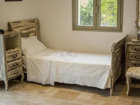 Villa avec piscine à débordement et vue mer à La Londe Les Maures : photo 11