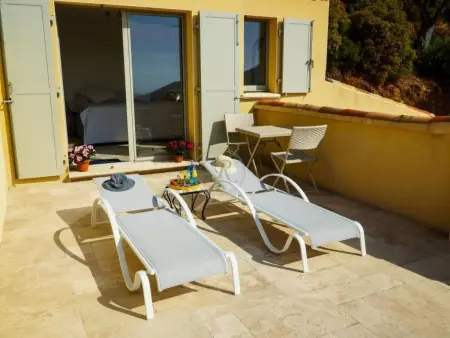 Villa avec piscine à débordement et vue mer à La Londe Les Maures : photo 19