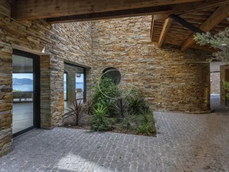 Exceptional villa located in Cap Bénat, Maison 14 personnes à Bormes les Mimosas - Photo 17
