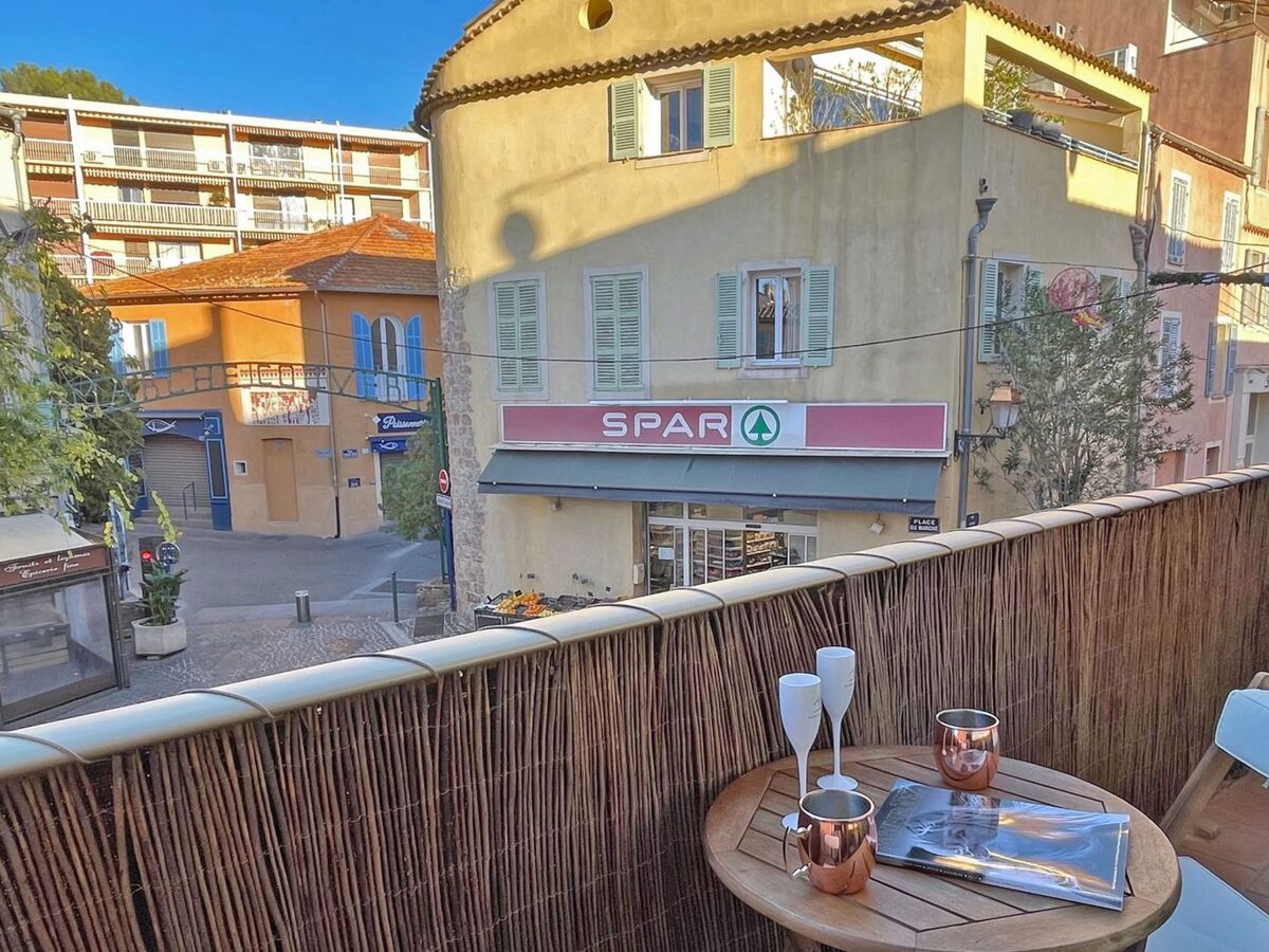 Apt 4 pers, vieille ville - Terrasse vue marché - Photo 3