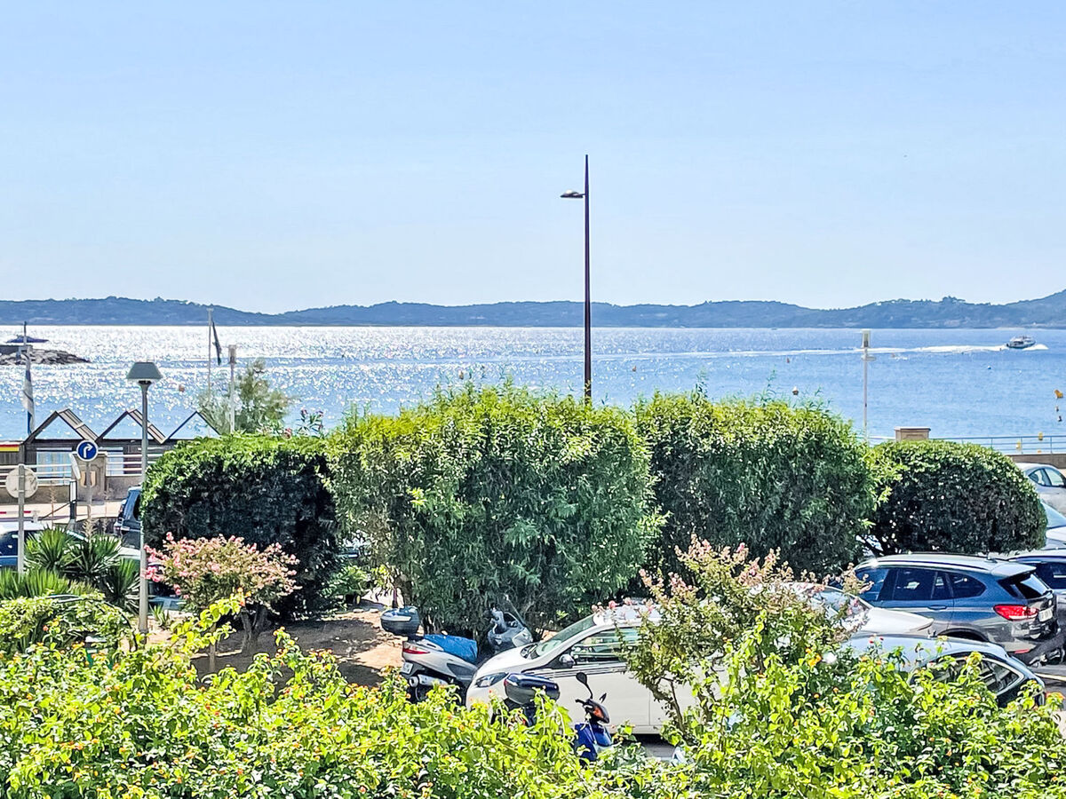 T2 50m² centre-ville Sainte-Maxime, vue mer et terrasse - Photo 1