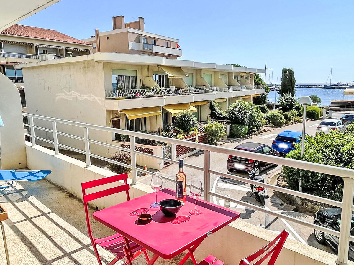 T2 50m² centre-ville Sainte-Maxime, vue mer et terrasse - Photo 3