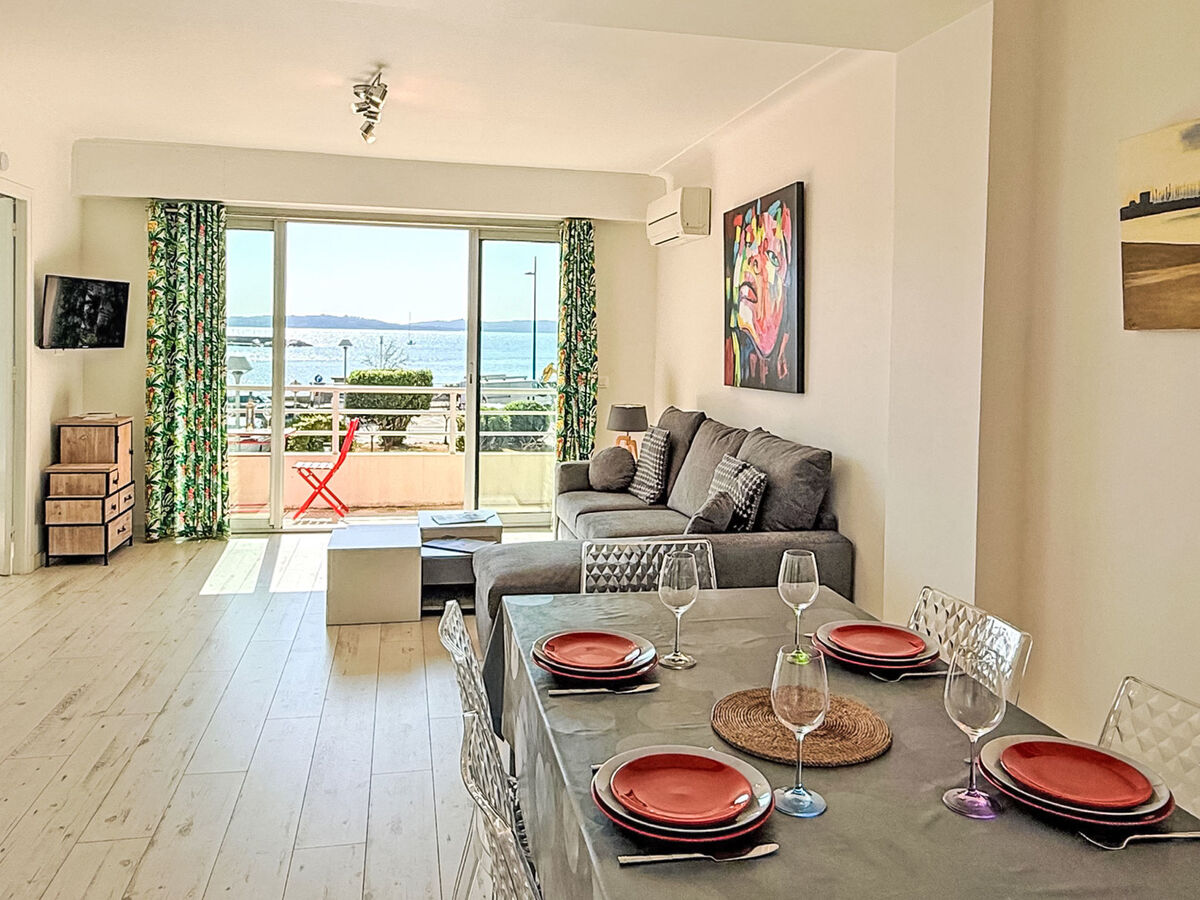 T2 50m² centre-ville Sainte-Maxime, vue mer et terrasse - Photo 5