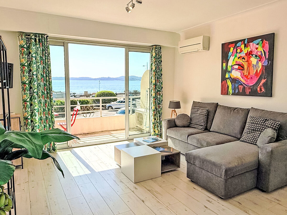 T2 50m² centre-ville Sainte-Maxime, vue mer et terrasse - Photo 7
