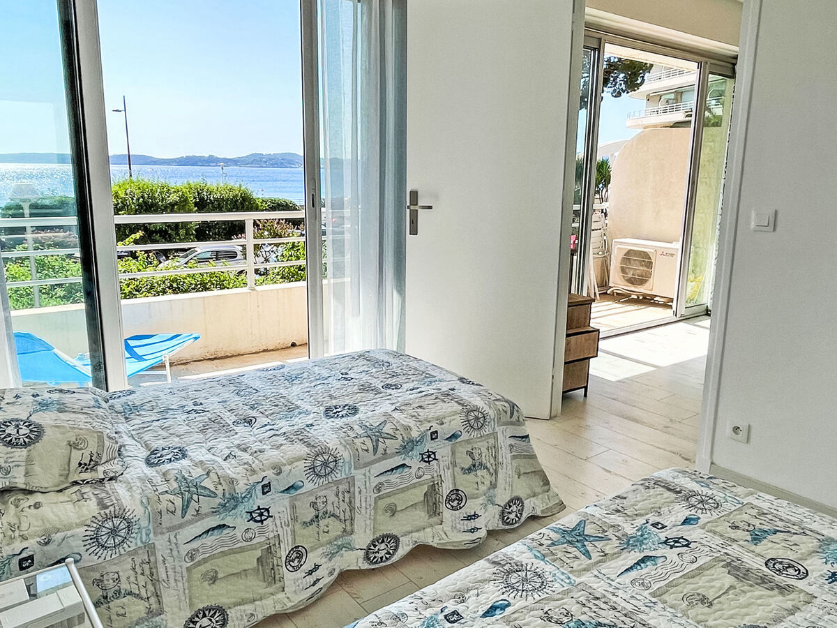 T2 50m² centre-ville Sainte-Maxime, vue mer et terrasse - Photo 10