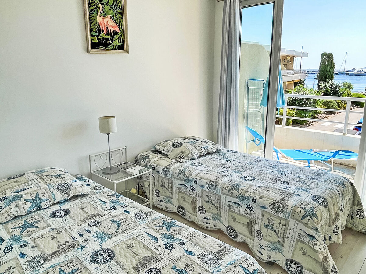 T2 50m² centre-ville Sainte-Maxime, vue mer et terrasse - Photo 11