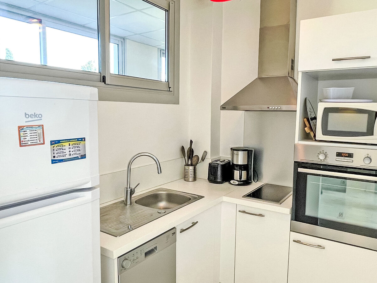 T2 50m² centre-ville Sainte-Maxime, vue mer et terrasse - Photo 12