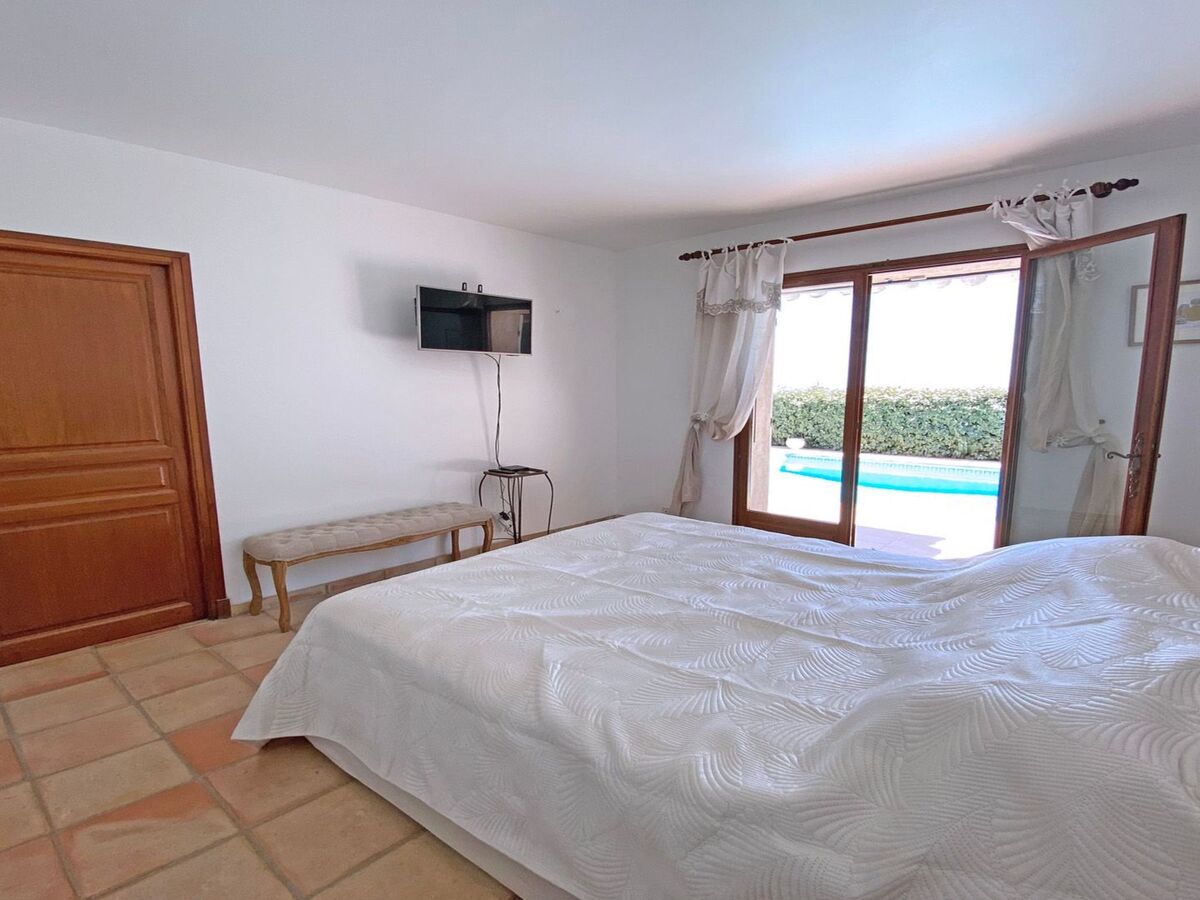 Villa Lisuzem, piscine privée et vue mer à Sainte-Maxime - Photo 11