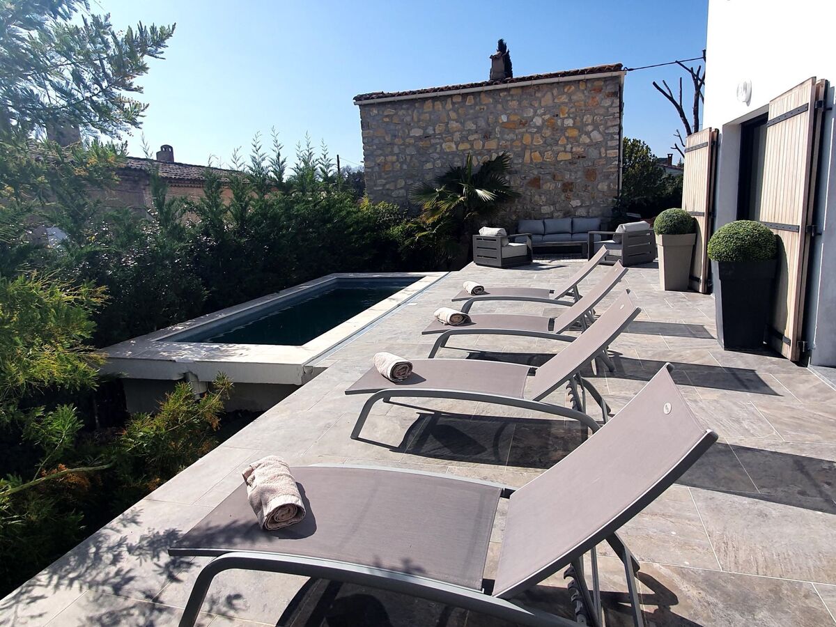 Villa Les Pierres d'Antan à Lorgues, piscine et jacuzzi - Photo 2