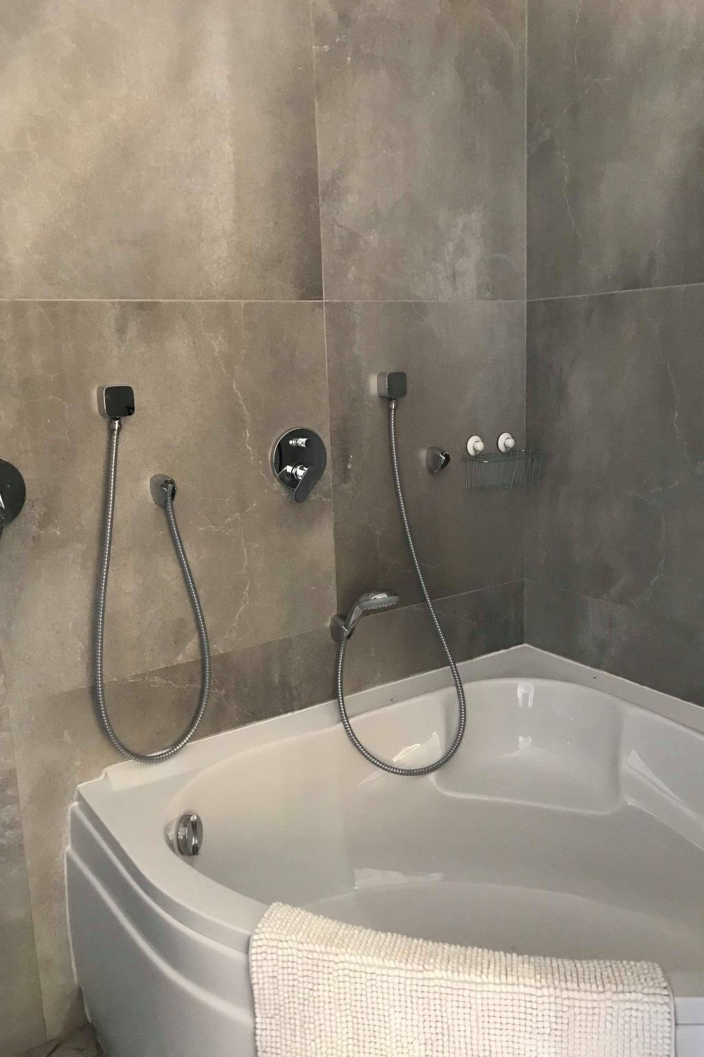 Villa Les Pierres d'Antan à Lorgues, piscine et jacuzzi - Photo 8