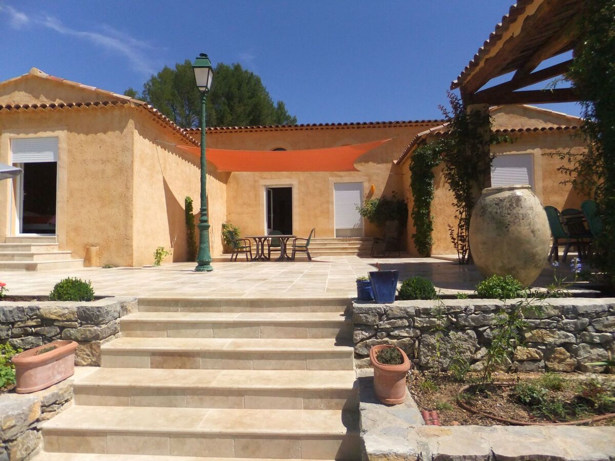Villa provençale à Villecroze – piscine 10x5 m, 4000 m² - Photo 1