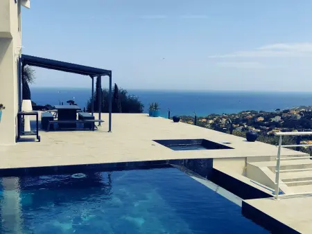 Villa 259 Fréjus : vue mer, piscine chauffée et jacuzzi - Photo 1