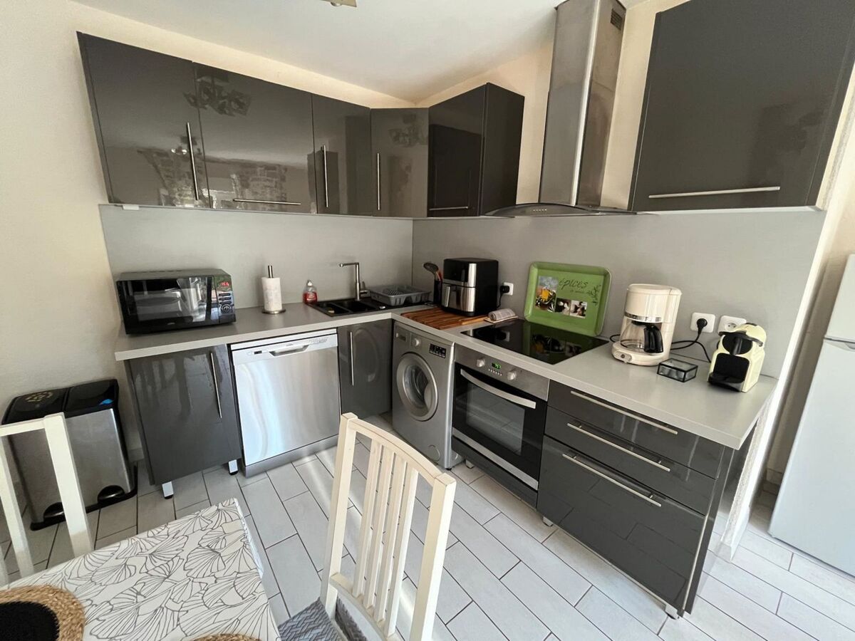 Appartement rez-de-jardin 400 m de la plage à Fréjus - Photo 4