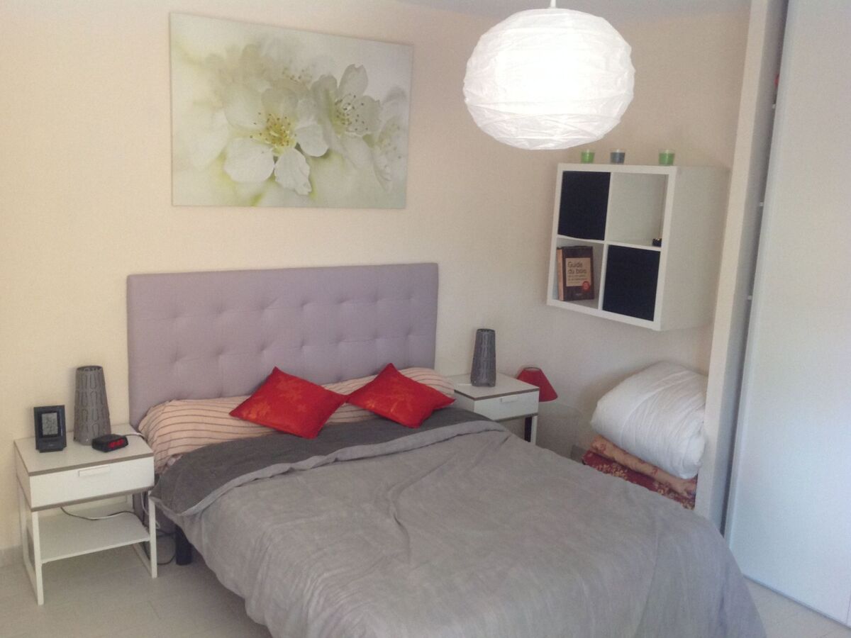 Appartement rez-de-jardin 400 m de la plage à Fréjus - Photo 11