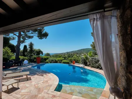 Location maison à Fréjus, Herrliche Villa mit Meerblick, Pool, 400m vom Meer entfernt